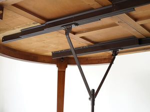マホガニー材の北欧デザインのダイニングテーブルの補助脚