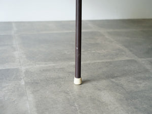 マホガニー材の北欧デザインのダイニングテーブルの補助脚