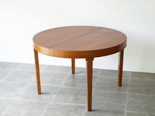 画像をギャラリービューアに読み込む, マホガニー材の北欧デザインのダイニングテーブル　丸いテーブル
