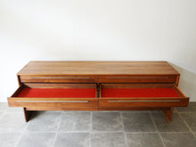 画像をギャラリービューアに読み込む, Nissen Gehl Aksel Kjersgaard Sideboard ニッセン ゲール 北欧デザイン サイドボード 引き出しの開けた様子
