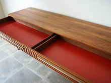 画像をギャラリービューアに読み込む, Nissen Gehl Aksel Kjersgaard Sideboard ニッセン ゲール 北欧デザイン サイドボード 引き出しの開けた様子
