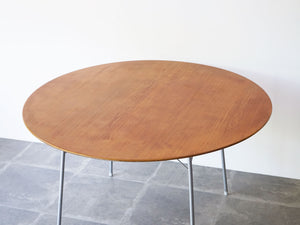 アルネヤコブセン ダイニングテーブル ビンテージ 丸テーブル 円卓 北欧インテリア Arne Jacobsen dinning table チーク材の天板はオリジナルではないがマッチしている