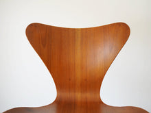 画像をギャラリービューアに読み込む, Arne Jacobsen Seven Chair Model 3107 Fritz Hansen アルネ ヤコブセン フリッツ ハンセン セブンチェア チーク 北欧ヴィンテージ ダイニングチェアの背もたれ
