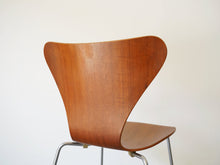 画像をギャラリービューアに読み込む, Arne Jacobsen Seven Chair Model 3107 Fritz Hansen アルネ ヤコブセン フリッツ ハンセン セブンチェア チーク 北欧ヴィンテージ ダイニングチェアの背面
