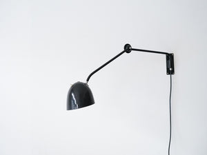 デンマークデザインの黒いウォールランプDanish design Adjustable wall lamp of black 壁付け照明 北欧ビンテージ アームの調節可能