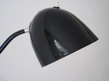 画像をギャラリービューアに読み込む, デンマークデザインの黒いウォールランプDanish design Adjustable wall lamp of black 壁付け照明 北欧ビンテージ アームの調節可能 ランプの側面
