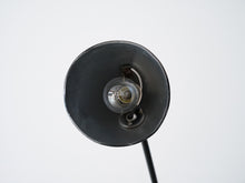 画像をギャラリービューアに読み込む, デンマークデザインの黒いウォールランプDanish design Adjustable wall lamp of black 壁付け照明 北欧ビンテージ アームの調節可能 ランプのシェード内部
