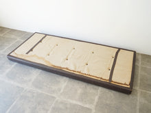 画像をギャラリービューアに読み込む, Poul Kjærholm PK80 ポールケアホルム 北欧ヴィンテージ レザーマットレスの裏面
