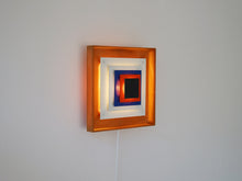 画像をギャラリービューアに読み込む, Bent Karlby Lyfa Kvadrille ベントカールビィ カドリーユ ウォールランプ  角度調節可 北欧デザインのオブジェ ブラケットライトの点灯イメージ
