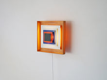 画像をギャラリービューアに読み込む, Bent Karlby Lyfa Kvadrille ベントカールビィ カドリーユ ウォールランプ  角度調節可 北欧デザインのオブジェ ブラケットライトの点灯イメージ
