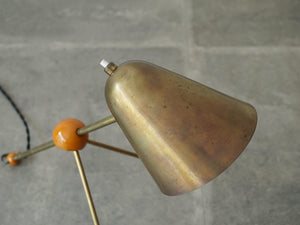高さ調節のできるビンテージランプ テーブルライト Otto Kolb Jacques Biny ライトのシェードは真鍮製