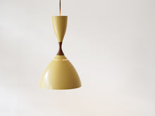 画像をギャラリービューアに読み込む, Sven Middelboe Pendant light スヴェン・ミルデボーのペンダントランプ 北欧ビンテージ 吊り下げ照明 ペンダントランプ 点灯イメージ
