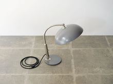 画像をギャラリービューアに読み込む, Herman Busquet Adjustable Table lamp ハーマン・ブスケットのテーブルランプ デスクライト オランダ 照明デザイン ライトをやや上から
