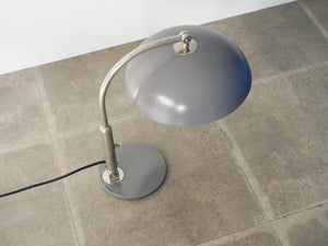 Herman Busquet Adjustable Table lamp ハーマン・ブスケットのテーブルランプ デスクライト オランダ 照明デザイン ライトの上部 グレーの照明