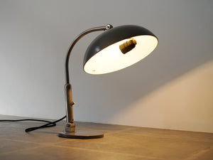 Herman Busquet Adjustable Table lamp ハーマン・ブスケットのテーブルランプ デスクライト オランダ 照明デザイン 点灯イメージ
