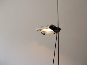 Joe Colombo Alogena Floor Lampジョエコロンボ イタリア デザイナーズ照明  アロジェーナ フロアランプ スタンドライト 点灯イメージ