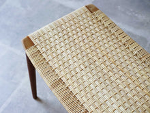 画像をギャラリービューアに読み込む, Ølholm Møbelfabrik stool 北欧デザインの籐のスツールの座面
