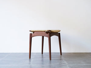Ølholm Møbelfabrik stool 北欧デザインの籐のスツールの側面
