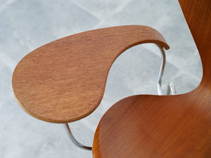 アルネ・ヤコブセンのセブンチェア チークモデル ライティングボード付き Arne Jacobsen Model 3107 Chair with writing board 椅子に後付けされたライティングボード 肘掛けにもなる