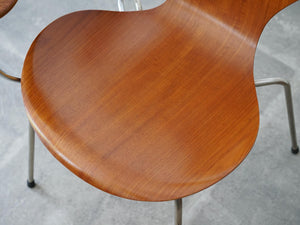 アルネ・ヤコブセンのセブンチェア チークモデル ライティングボード付き Arne Jacobsen Model 3107 Chair with writing board 椅子の座面