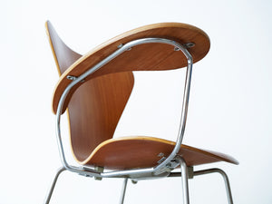 アルネ・ヤコブセンのセブンチェア チークモデル ライティングボード付き Arne Jacobsen Model 3107 Chair with writing board 椅子に後付けされたライティングボードのフレーム
