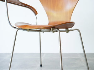 アルネ・ヤコブセンのセブンチェア チークモデル ライティングボード付き Arne Jacobsen Model 3107 Chair with writing board 椅子のフレーム