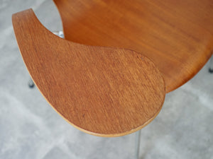 アルネ・ヤコブセンのセブンチェア チークモデル ライティングボード付き Arne Jacobsen Model 3107 Chair with writing board 椅子のライティングボード