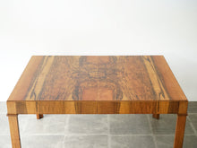画像をギャラリービューアに読み込む,  ヨルゲン・クリステンセンのダイニングテーブルの天板　ブビンガ材の美しい木目
