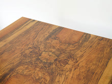 画像をギャラリービューアに読み込む,  ヨルゲン・クリステンセンのダイニングテーブルの木目
