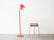 画像をギャラリービューアに読み込む, アンダーパーソンのフロアランプ アトリエリクタン Anders Pehrson Bumling floor lamp Ateljé Lyktan スタンドライト 北欧 赤い照明 おしゃれな間接照明
