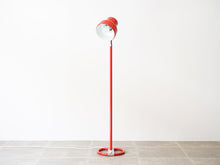 画像をギャラリービューアに読み込む, アンダーパーソンのフロアランプ アトリエリクタン Anders Pehrson Bumling floor lamp Ateljé Lyktan スタンドライト 北欧 赤い照明 おしゃれな間接照明
