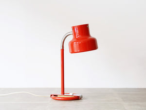Anders Pehrson Bumling table lamp アンダースパーソン バムリング テーブルランプ 赤いライト 卓上照明 下に向けた様子