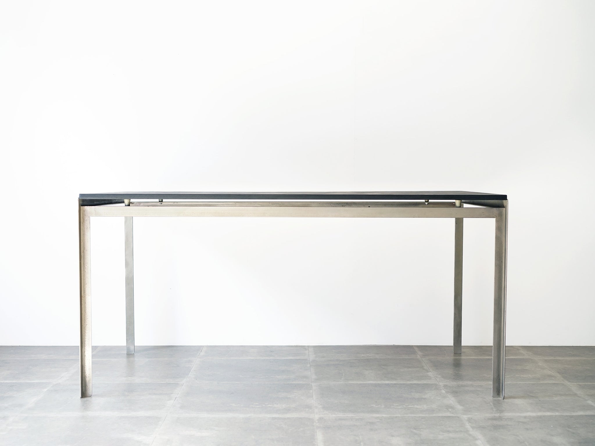 NIELAUS & JEKI MOBLER OPUS ①