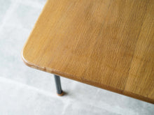 画像をギャラリービューアに読み込む, ハンスJウェグナーのセンターテーブルAT9  オーク無垢材 Hans J. Wegner AT9 Table テーブルの天板はオーク無垢材　丸い角

