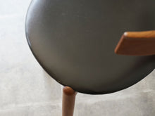 画像をギャラリービューアに読み込む, Erik Andersen Palle Pedersen Chair with rosewood inlays エリック・アンダーセンパレ・ペダーセン ローズウッドの嵌め込みのある背もたれの椅子 ダイニングチェア北欧ヴィンテージ 椅子の座面は黒革
