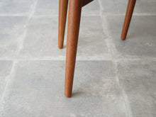 画像をギャラリービューアに読み込む, Erik Andersen Palle Pedersen Chair with rosewood inlays エリック・アンダーセンパレ・ペダーセン ローズウッドの嵌め込みのある背もたれの椅子 ダイニングチェア北欧ヴィンテージ 椅子の脚先
