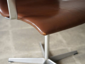 アルネヤコブセンのオクスフォードチェア アームチェア オフィスチェア 椅子 Arne Jacobsen Oxford Chair ヤコブセンの椅子の座面の左隅