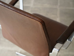 アルネヤコブセンのオクスフォードチェア アームチェア オフィスチェア 椅子 Arne Jacobsen Oxford Chair ヤコブセンの椅子の背面右隅に擦れ
