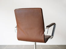 画像をギャラリービューアに読み込む, アルネヤコブセンのオクスフォードチェア アームチェア オフィスチェア 椅子 Arne Jacobsen Oxford Chair ヤコブセンの椅子の背面
