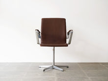 画像をギャラリービューアに読み込む, アルネヤコブセンのオクスフォードチェア アームチェア オフィスチェア 椅子 Arne Jacobsen Oxford Chair ヤコブセンの椅子の正面
