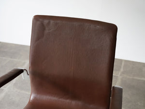 アルネヤコブセンのオクスフォードチェア アームチェア オフィスチェア 椅子 Arne Jacobsen Oxford Chair ヤコブセンの椅子の背もたれ　濃いブラウンの革張り