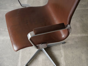 アルネヤコブセンのオクスフォードチェア アームチェア オフィスチェア 椅子 Arne Jacobsen Oxford Chair ヤコブセンの椅子のアームにも革張り
