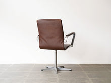 画像をギャラリービューアに読み込む, アルネヤコブセンのオクスフォードチェア アームチェア オフィスチェア 椅子 Arne Jacobsen Oxford Chair ヤコブセンの椅子の背面
