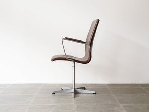 アルネヤコブセンのオクスフォードチェア アームチェア オフィスチェア 椅子 Arne Jacobsen Oxford Chair ヤコブセンの椅子の側面