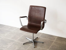 画像をギャラリービューアに読み込む, アルネヤコブセンのオクスフォードチェア アームチェア オフィスチェア 椅子 Arne Jacobsen Oxford Chair ヤコブセンの椅子の全体
