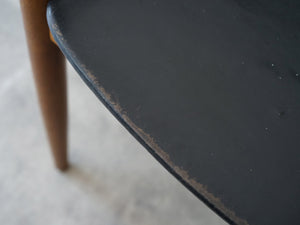 アルネ・ウォール・イヴァーセンのアームチェア Arne Wahl Iversen Armchair 北欧デザインのヴィンテージチェアの座面の縁