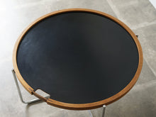 画像をギャラリービューアに読み込む, Hans J Wegner GE453 Tray Table ハンスJウェグナー ゲタマ製のトレイテーブルの黒いテーブル
