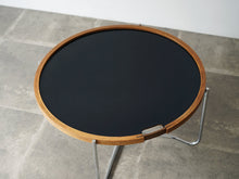 画像をギャラリービューアに読み込む, Hans J Wegner GE453 Tray Table ハンスJウェグナー ゲタマ製のトレイテーブルの黒い天面
