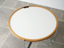 画像をギャラリービューアに読み込む, Hans J Wegner GE453 Tray Table ハンスJウェグナー ゲタマ製のトレイテーブルの白い天板　丸テーブル
