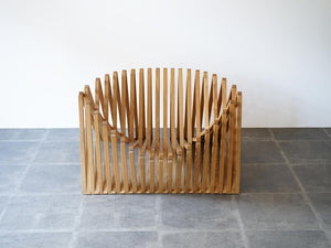 オランダ モダンデザイン デザイナーズチェア Robert van Embricqs Rising Chair ライジングチェアの正面やや上から